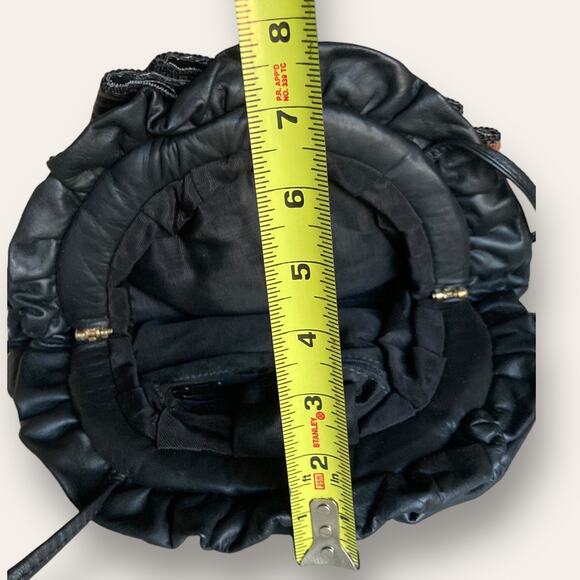 80's Black clamshell Clutch, quality leather with shoulder strap - Picture 5 of 8